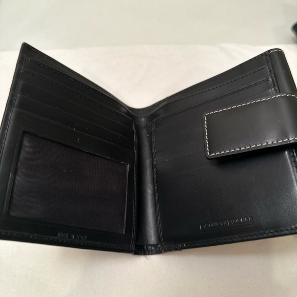 DOONEY & BOURKE vintage black leather bifold with 8 card slots and 2 bill folds - Picture 5 of 8